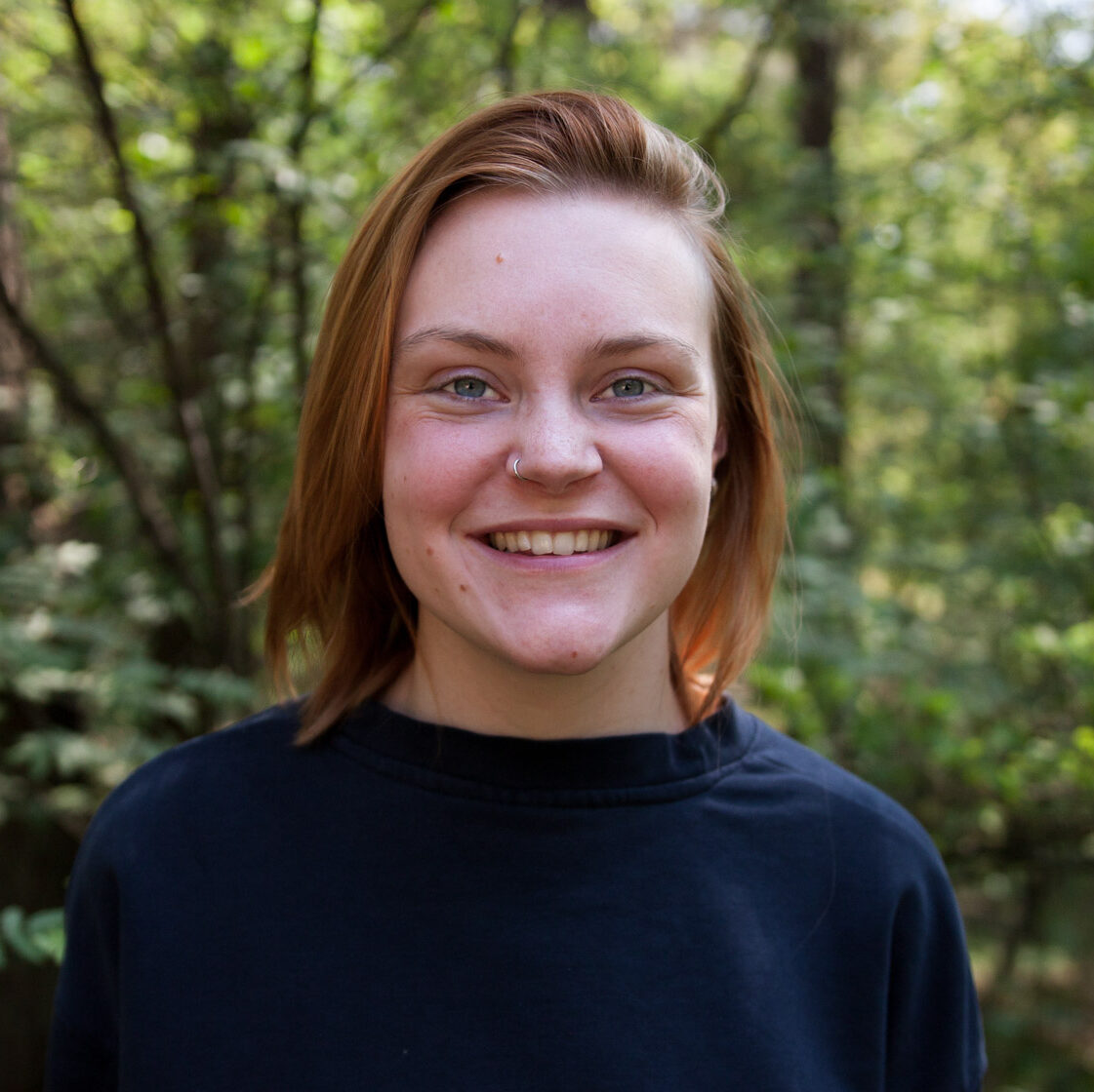 portretfoto van Emma Spannenberg in het bos